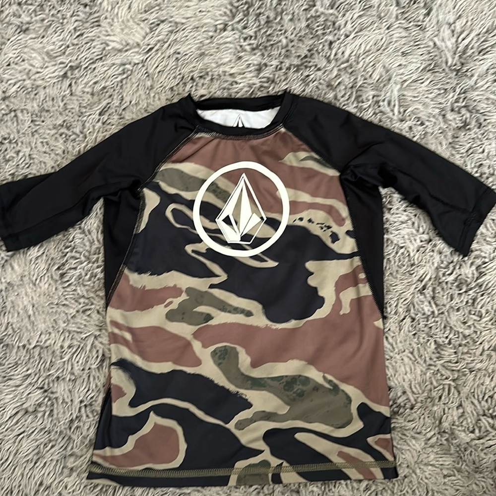 Boys Volcom Rashguard.